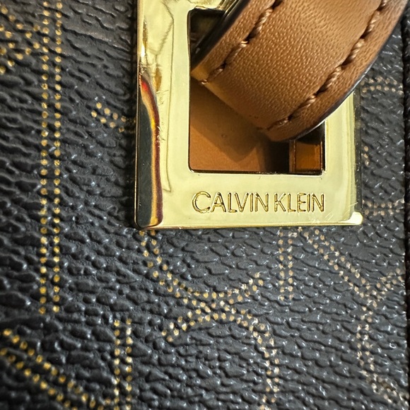 Calvin Klein Tote Handbag RN 54163 MANUFACTURER'S SUGGESTED RETAIL PRICE $396 - Picture 12 of 16